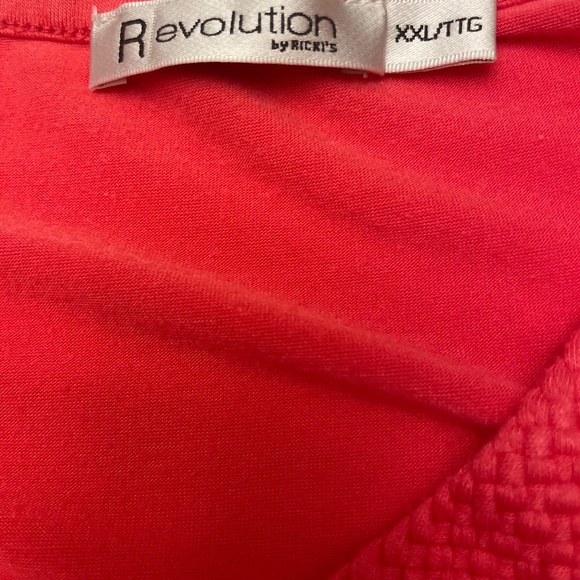 Capped Sleeve with Ribbon Like Neckline - Picture 4 of 8